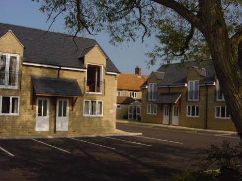 The Tally Ho Hotel - B&B Bicester Kültér fotó