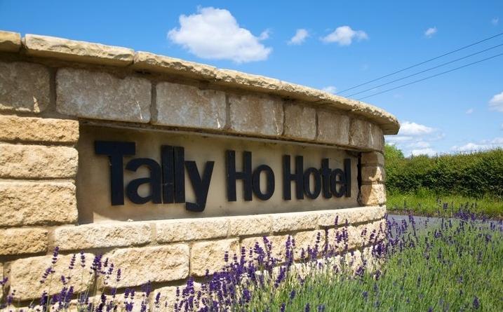 The Tally Ho Hotel - B&B Bicester Kültér fotó
