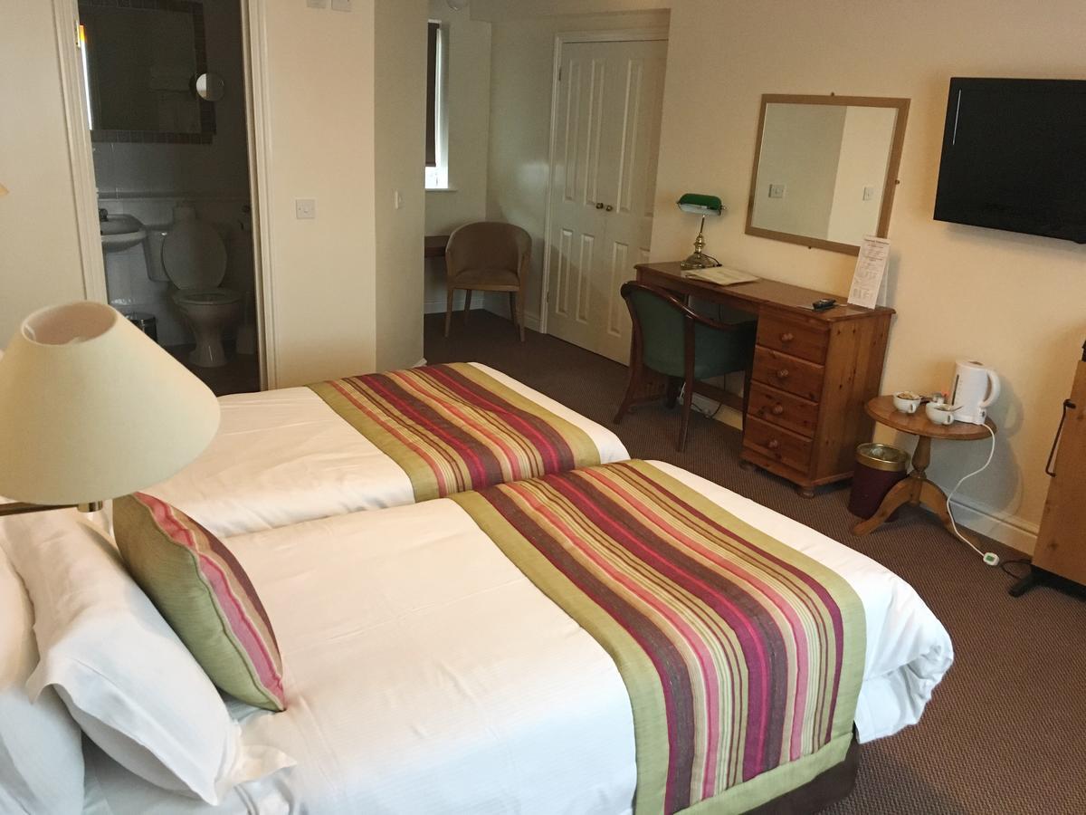 The Tally Ho Hotel - B&B Bicester Kültér fotó