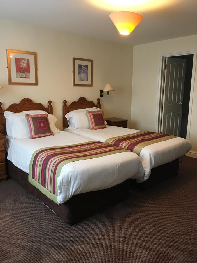 The Tally Ho Hotel - B&B Bicester Kültér fotó