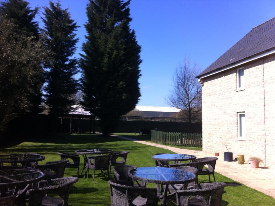 The Tally Ho Hotel - B&B Bicester Kültér fotó