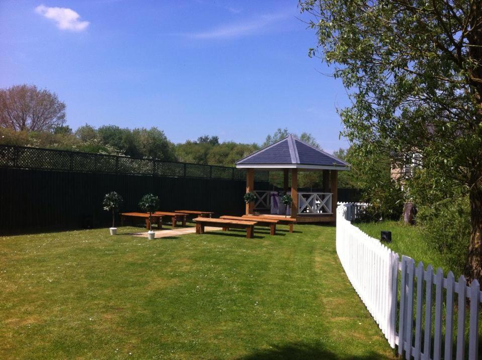 The Tally Ho Hotel - B&B Bicester Kültér fotó